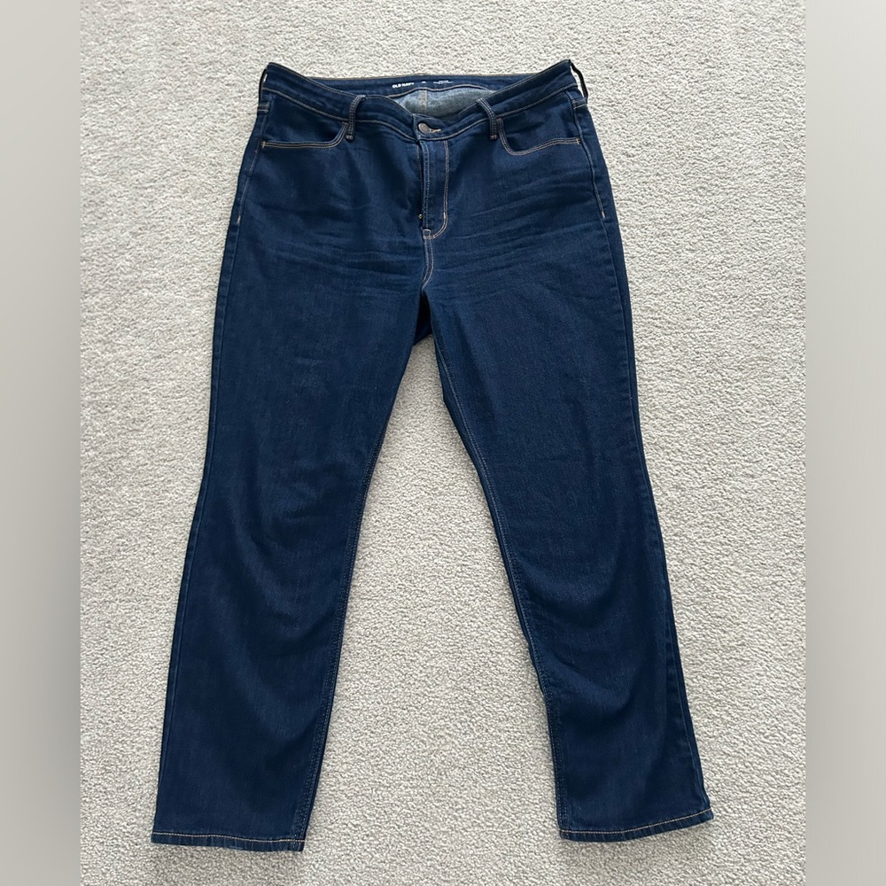 Like new, dark wash, straight leg jeans.